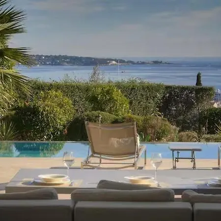 Casa de Férias Exceptional With Sea View And Pool In Les Hauteurs, Cannes *